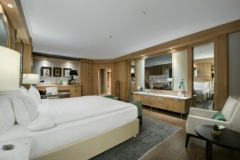 Jade_Presidential_Suite_Master_Bedroom_RC-1350-900-650